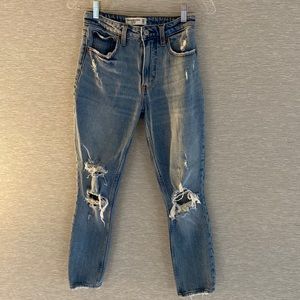 Abercrombie-skinny-Curve Love Jean in light wash